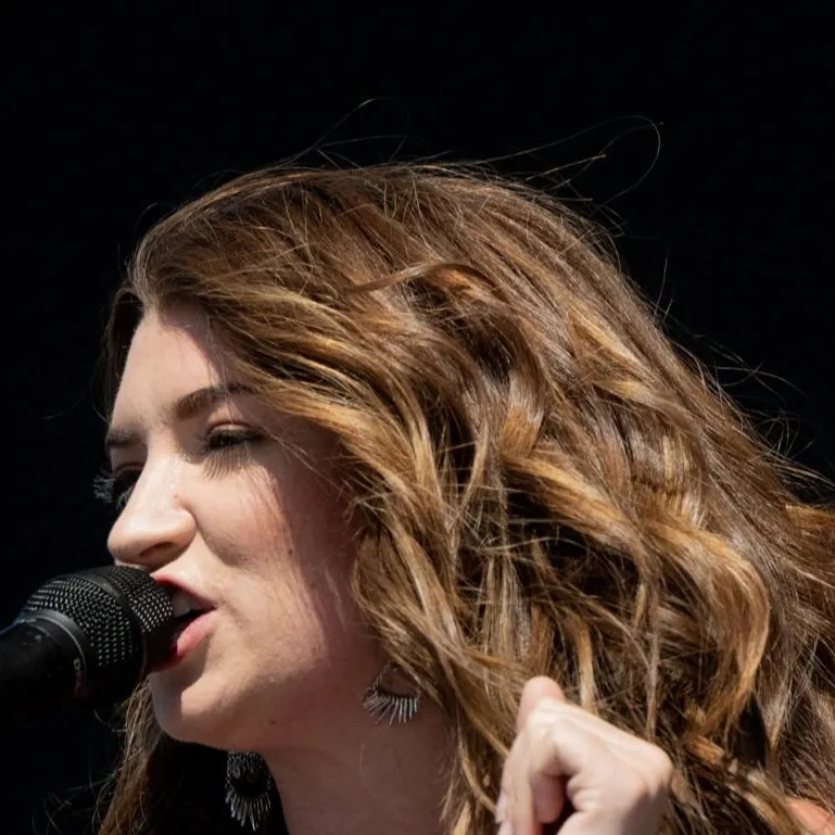 chat with ai character: Tenille Townes 6