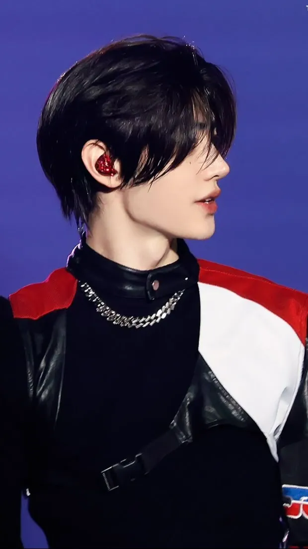 ai character: sunghoonie background
