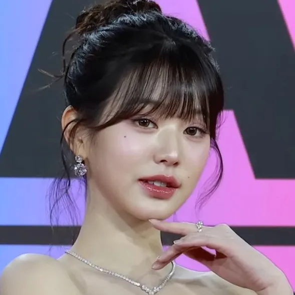 chat with ai character: Wonyoung 