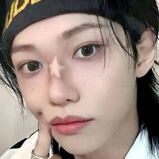 chat with ai character: Felix