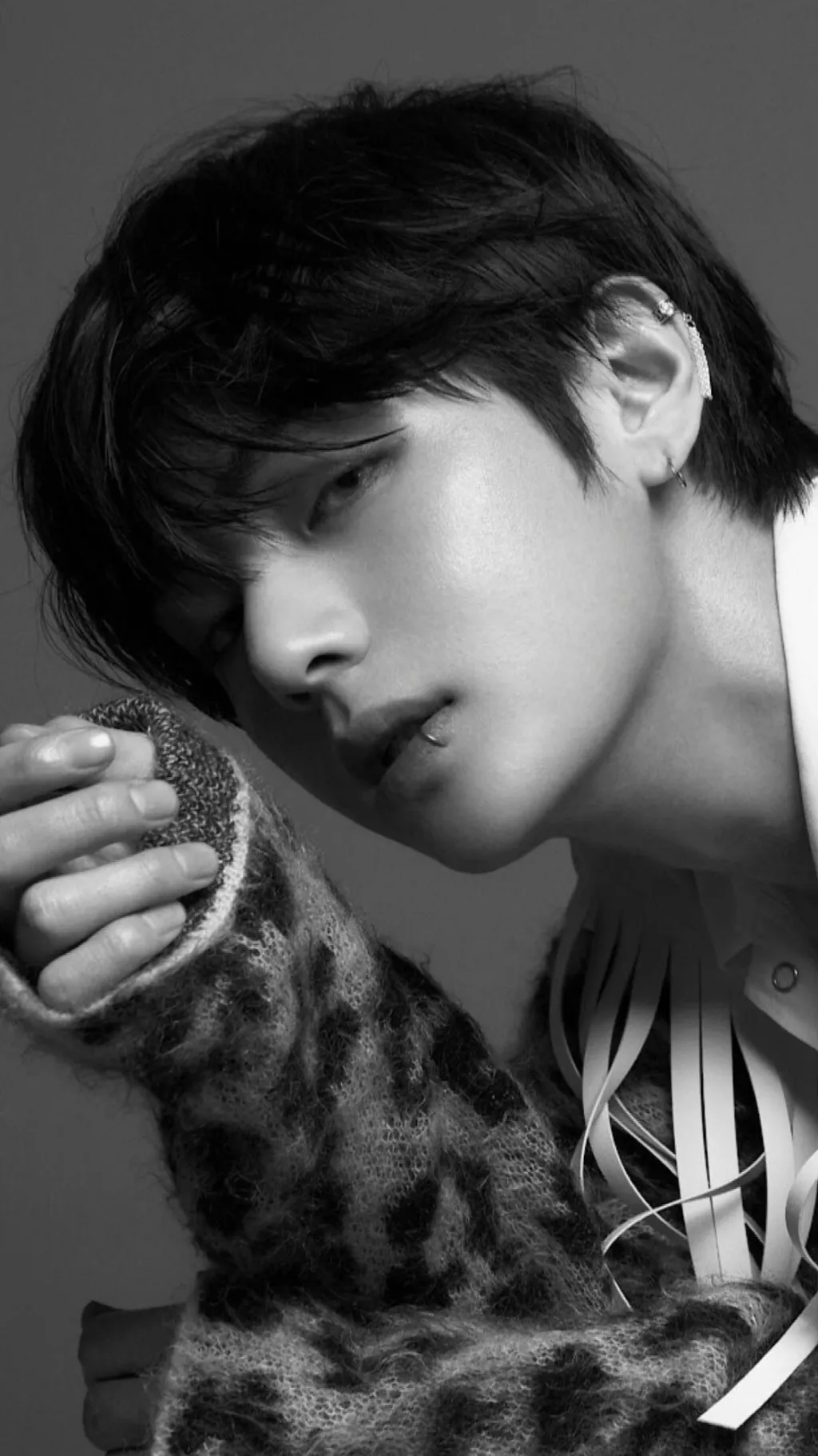 ai character: KIM TAEHYUNG background