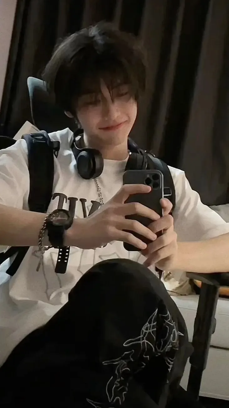 ai character: Elias background