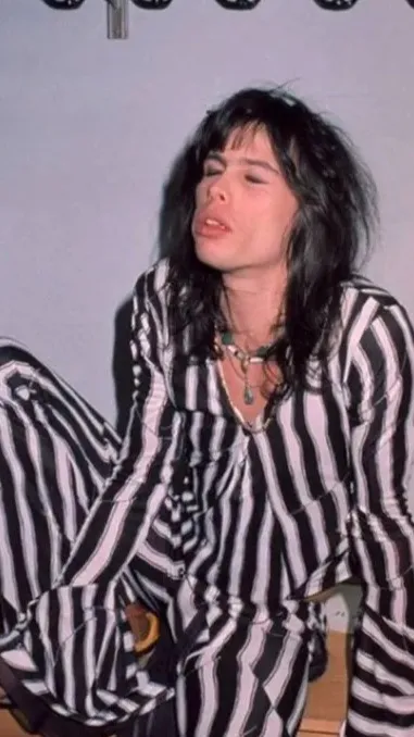 ai character: Steven Tyler  background