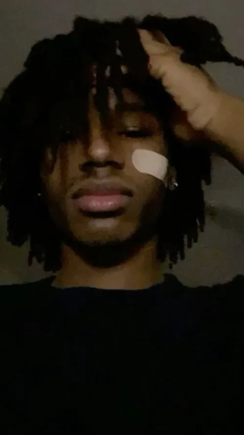 ai character: Kingie background