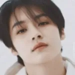 chat with ai character: Lee Know