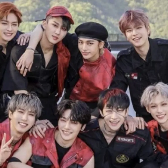 chat with ai character: Skz sleepover