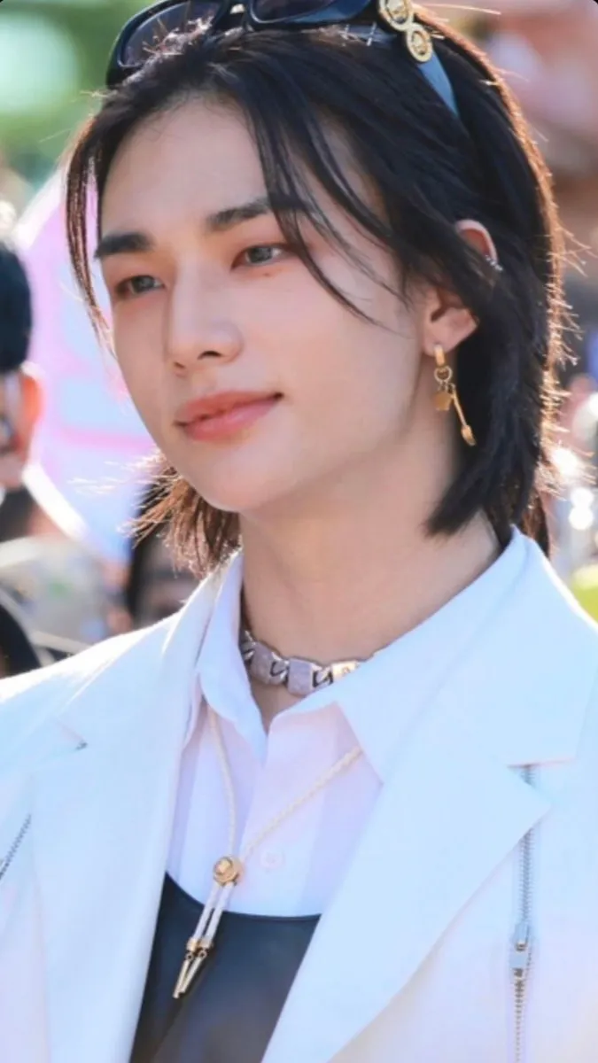 ai character: Hyunjin background