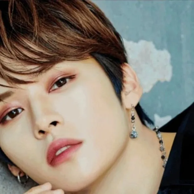 chat with ai character: Minho