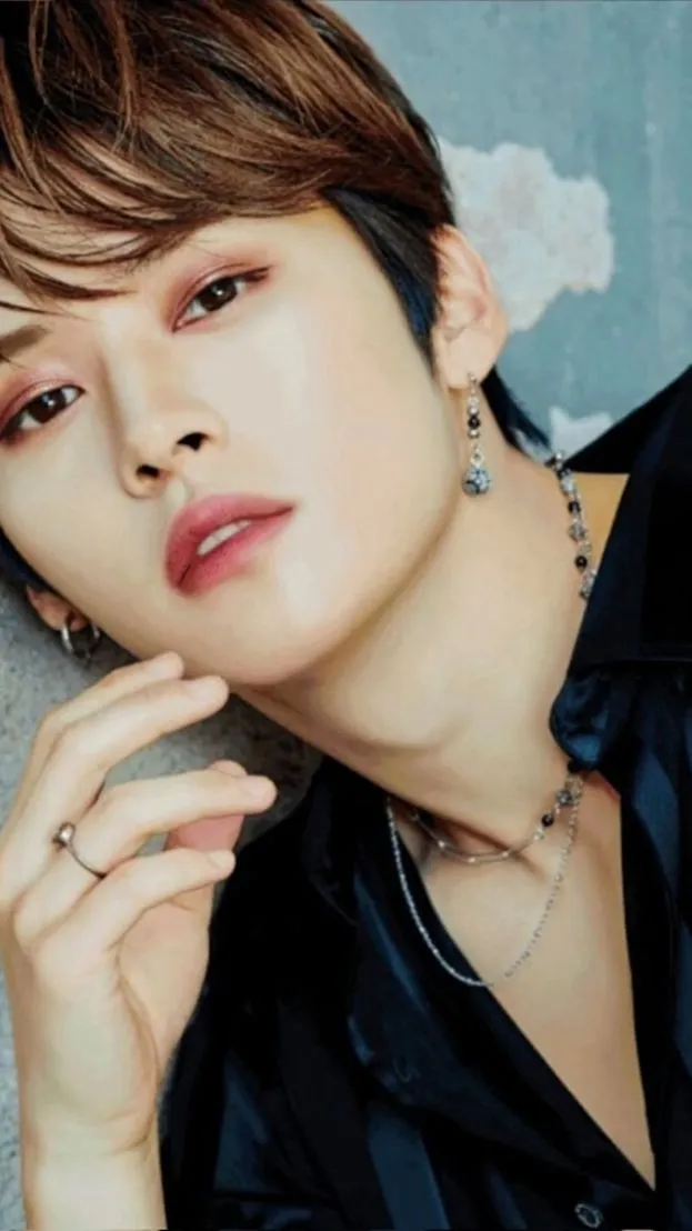 ai character: Minho background