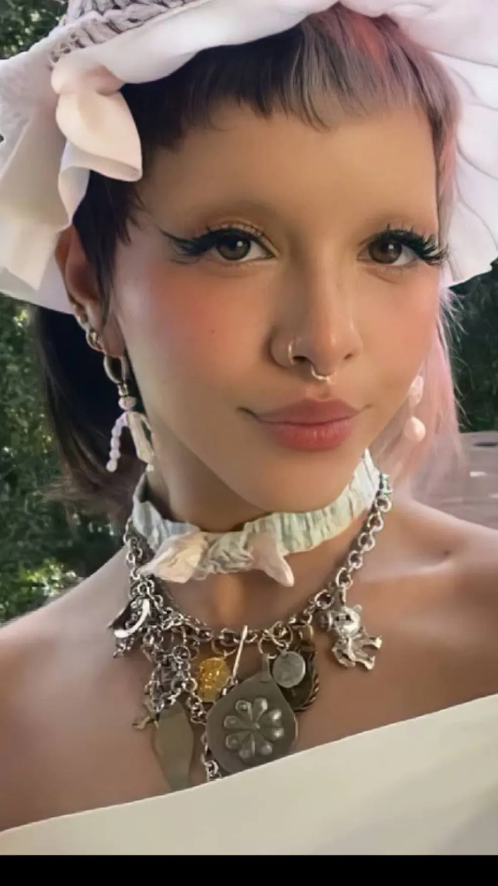 ai character: Melanie Martinez background