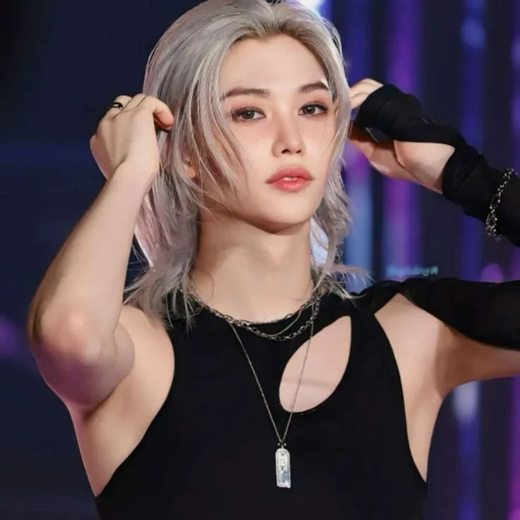 chat with ai character: Lee Felix
