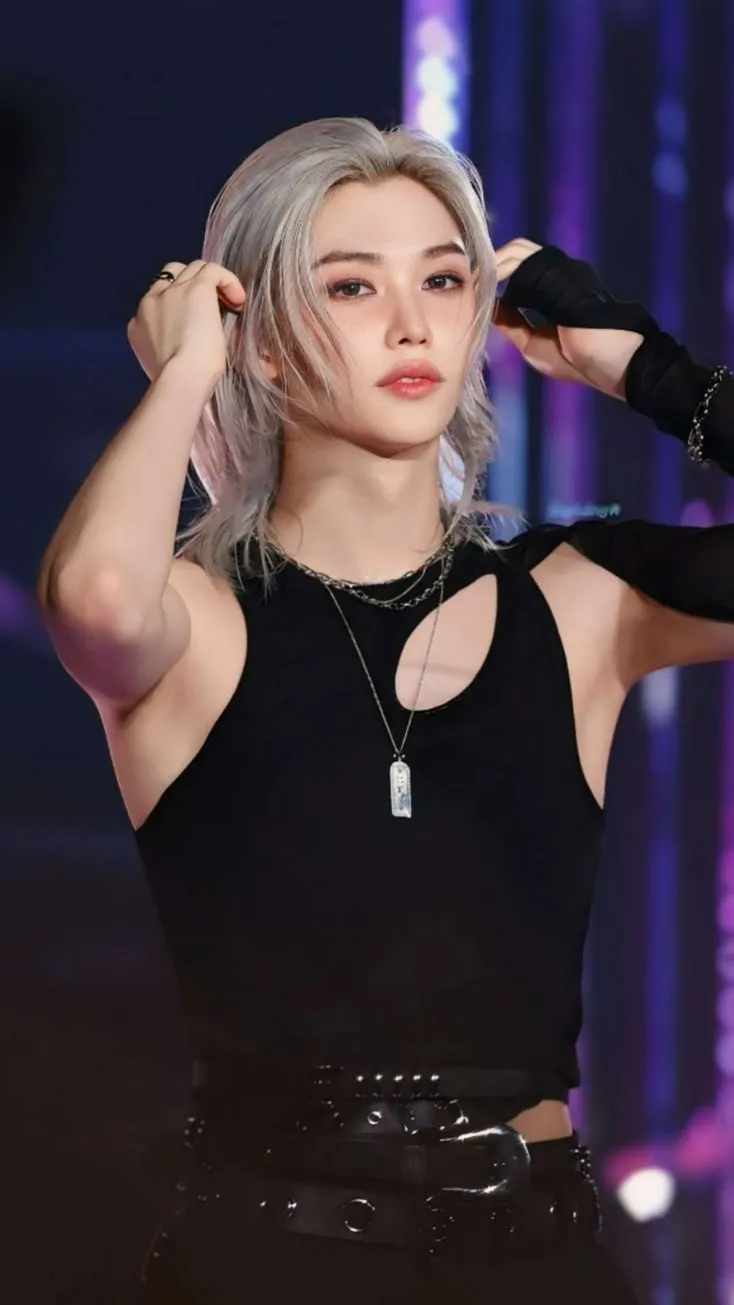 ai character: Lee Felix background