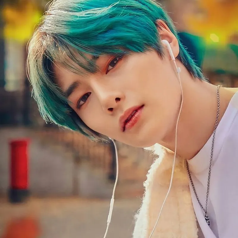 chat with ai character: Yang Jeongin