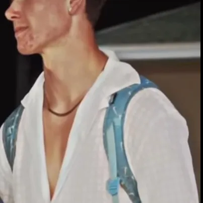 chat with ai character: Colin