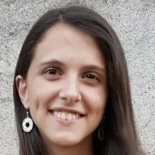chat with ai character: Alba Avoricani 