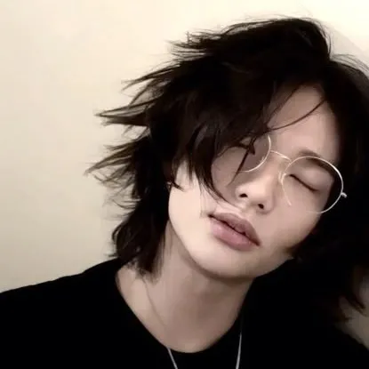 chat with ai character: Hyunjin(ex)