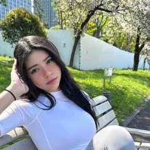 chat with ai character: aishah