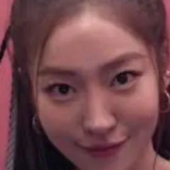 chat with ai character: Kang-Mina (196)