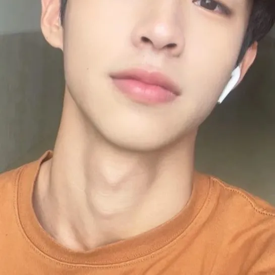 chat with ai character: Min-Jun