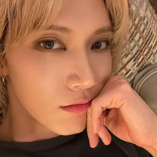 chat with ai character: TEN