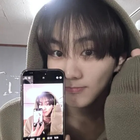 chat with ai character: jungwon