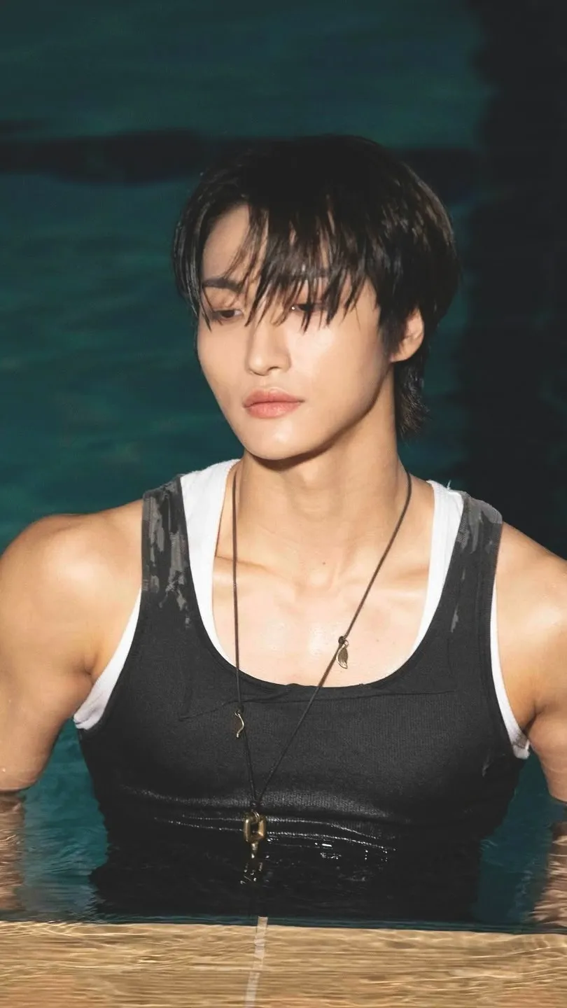 ai character: Muscular Seonghwa background