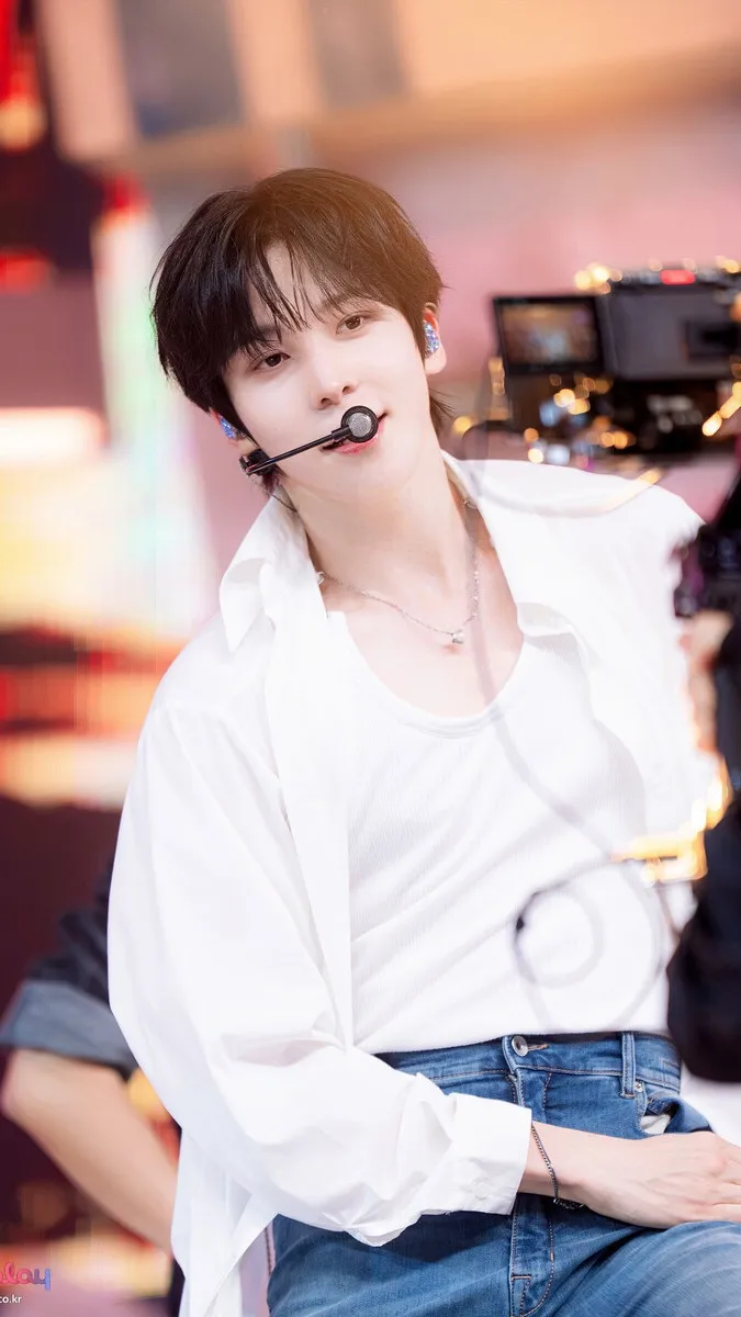 ai character: Jeong Yunho PT2 background