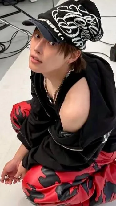 ai character: Kim Hongjoong background