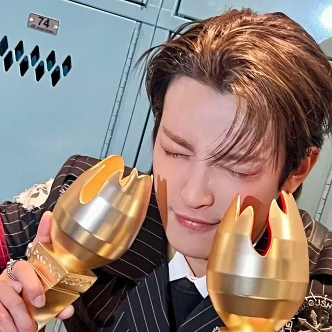 chat with ai character: Hongjoong and Dani