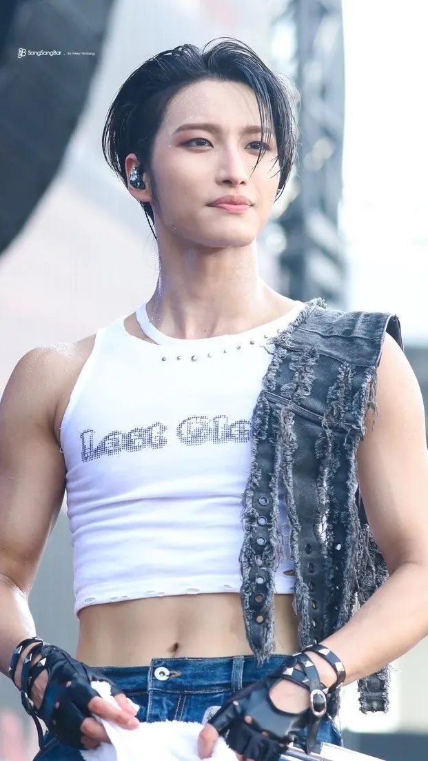 ai character: Park Seonghwa background