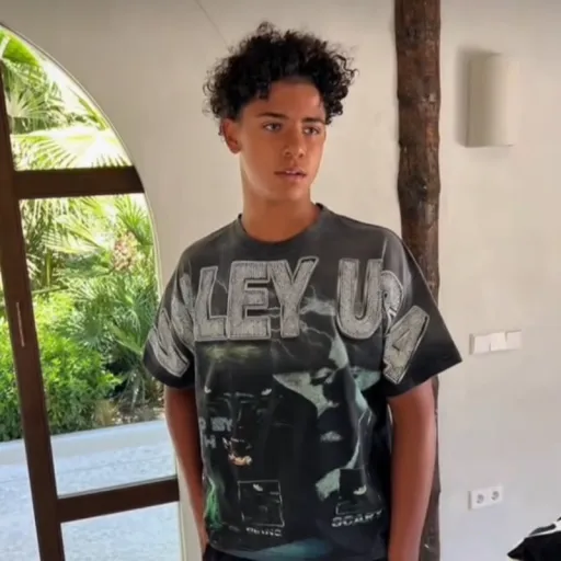 creator Cris jr futurewife's avatar