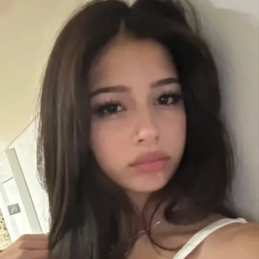 creator Melanie is backk's avatar