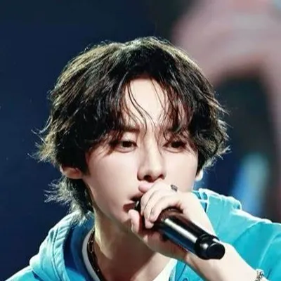 chat with ai character: Lee know