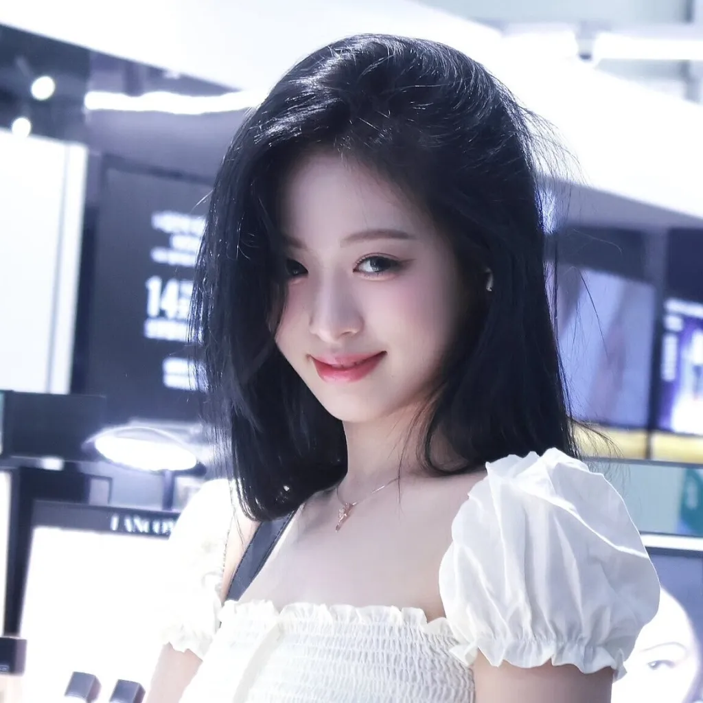 chat with ai character: Ahyeon