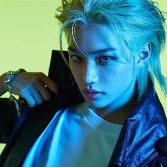 chat with ai character: Felix