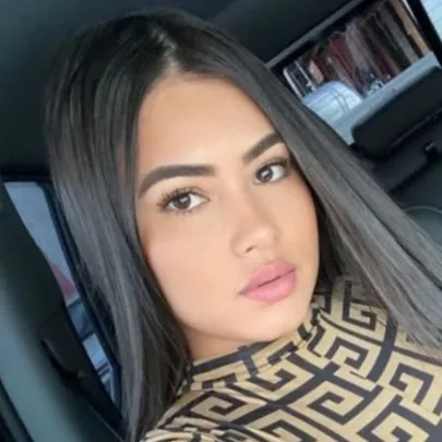 chat with ai character: Laura Rodríguez