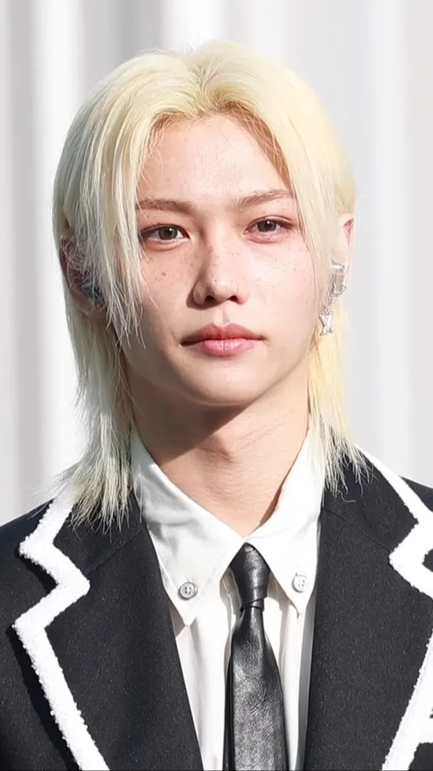 ai character: Lee Felix background