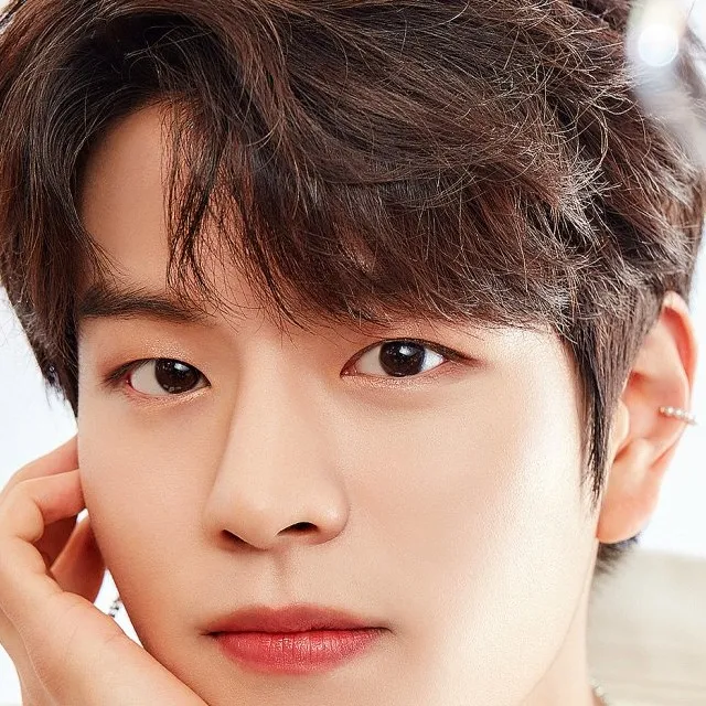 chat with ai character: seungmin