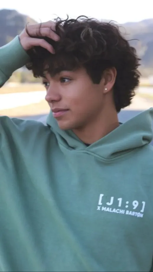 ai character: Malachi Barton background