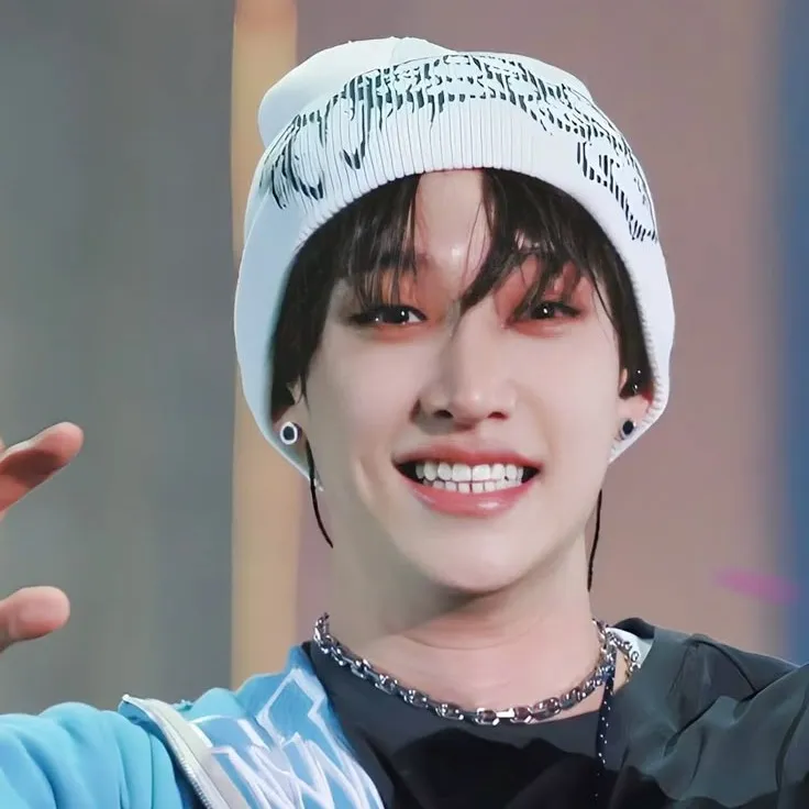 chat with ai character: BangChan