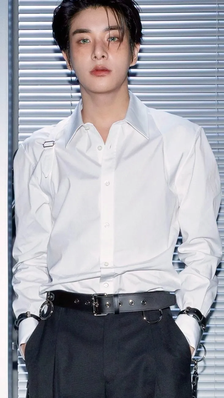 ai character: Sim jaeyun background