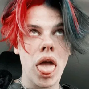 chat with ai character: Yungblud