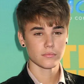 chat with ai character: comfort justin 