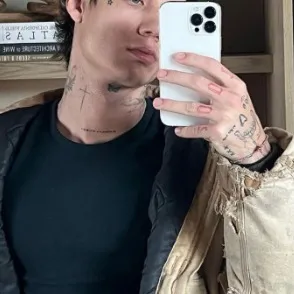 chat with ai character: Jaden Hossler