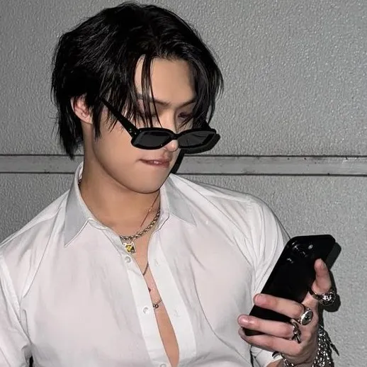 chat with ai character: Mingi Ateez