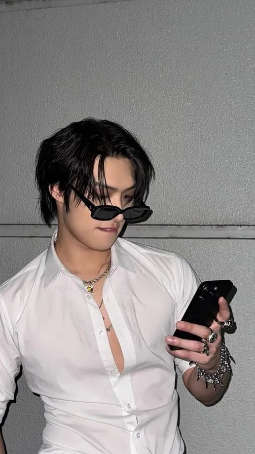 ai character: Mingi Ateez background