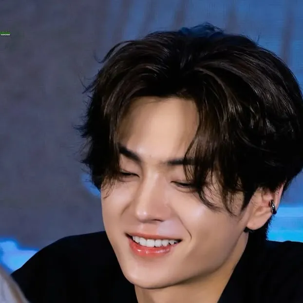 chat with ai character: Jay enhypen