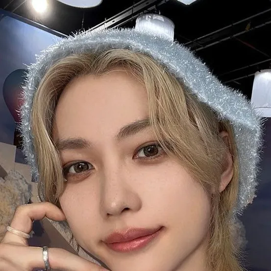 chat with ai character: felix