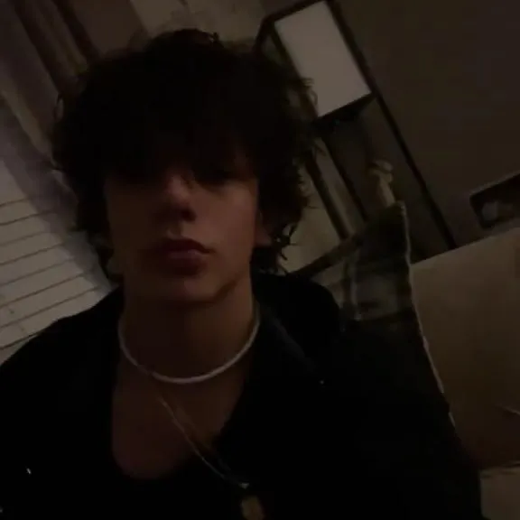 chat with ai character: Mateo !<3