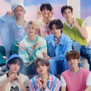 chat with ai character: straykids